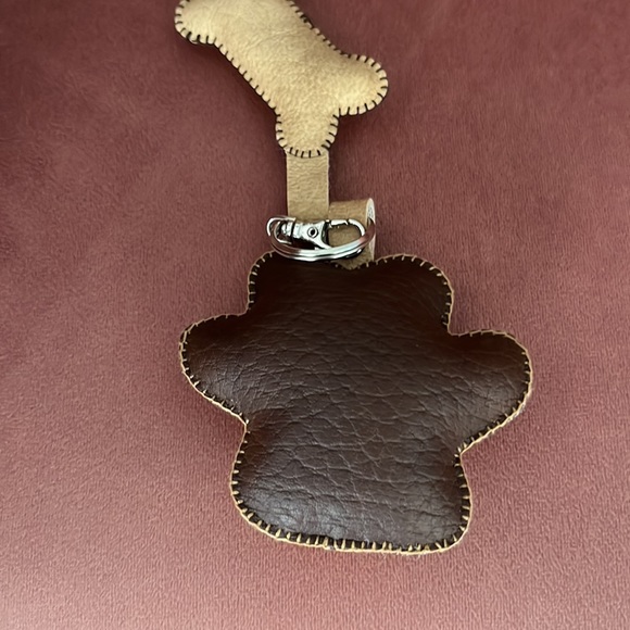 Pawz🤎 - Picture 2 of 2